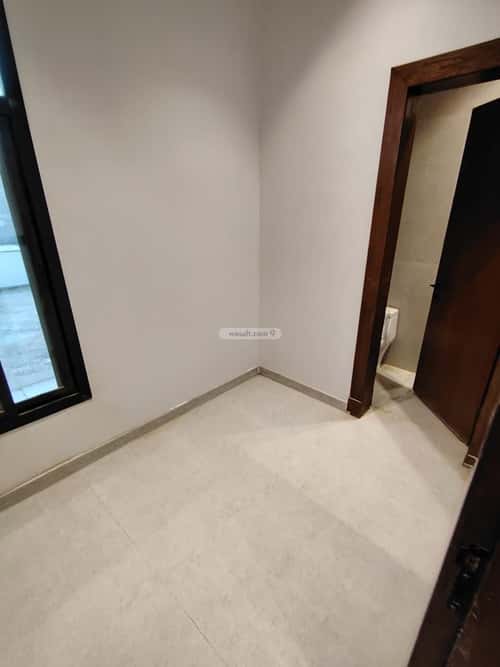 Floor 315 SQM with 5 Bedrooms Al-Janadriyah, East Riyadh, Riyadh