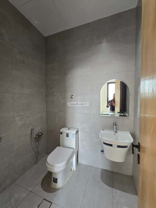 Floor 165 SQM with 3 Bedrooms Al-Janadriyah, East Riyadh, Riyadh