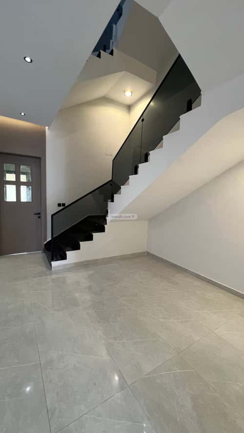 Villa 250 SQM Facing East on 20m Width Street King Fahad Dist, Aldammam