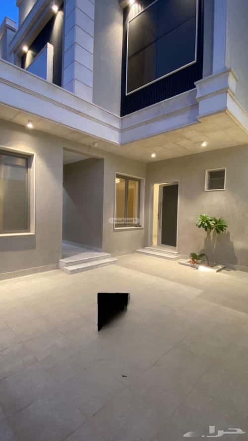 فيلا 250 متر مربع شرقية على شارع 20م النخيل، بريدة