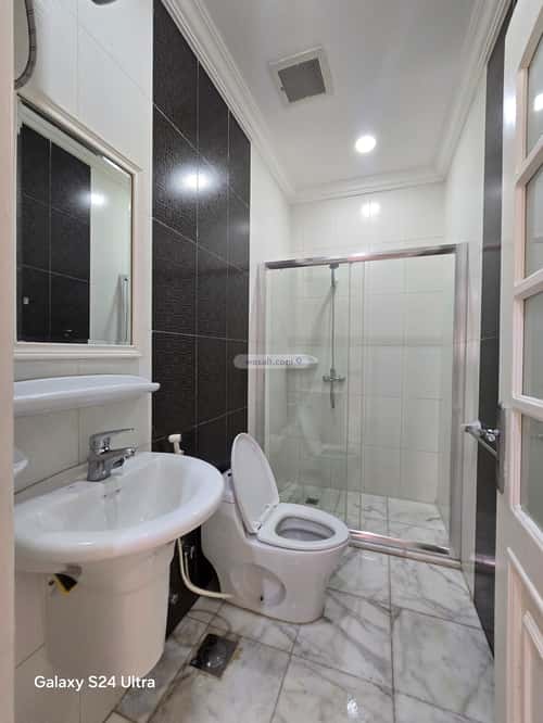 Semi-Furnished Apartment with 4 Bedrooms Al Yaqoot, North Jeddah, Jeddah