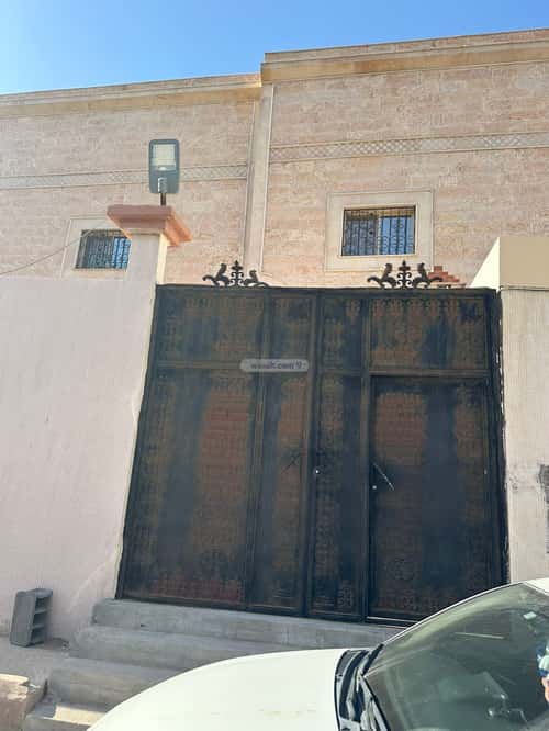 Villa 723 SQM Facing 3 Streets on 24m Width Street Haya Al Zahra, Madinah