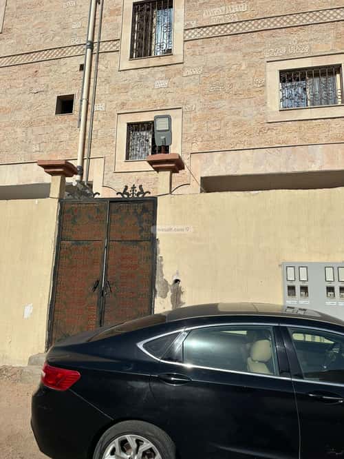 فيلا 723 متر مربع ثلاثة شوارع على شارع 24م الزهرة، المدينة المنورة