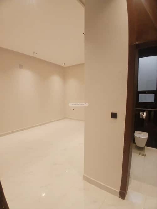 Floor with 5 Bedrooms Al-Janadriyah, East Riyadh, Riyadh