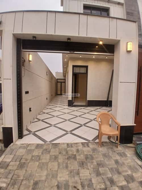 Floor 169 SQM with 5 Bedrooms Al-Janadriyah, East Riyadh, Riyadh
