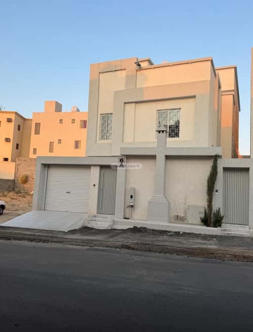 فيلا 341 متر مربع غربية على شارع 15م شكر، خميس مشيط