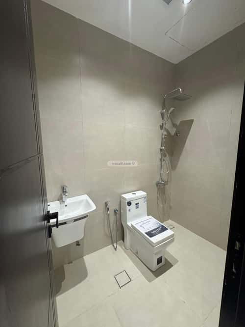Floor 168 SQM with 5 Bedrooms Al-Janadriyah, East Riyadh, Riyadh