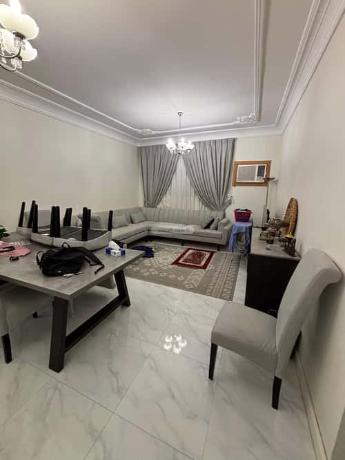 Floor 172 SQM with 4 Bedrooms Al-Andalus, East Riyadh, Riyadh