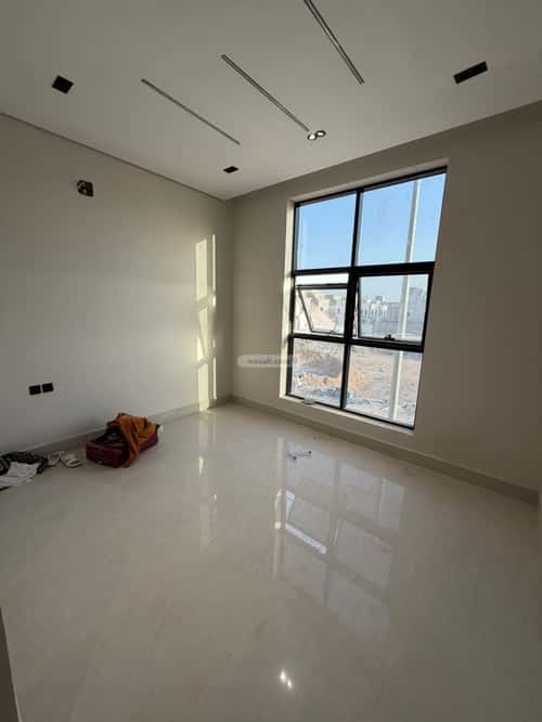 Floor with 5 Bedrooms Al- Nadwah, East Riyadh, Riyadh