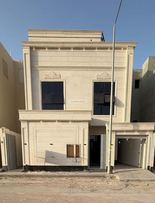 Floor 171 SQM with 6 Bedrooms Al- Nadwah, East Riyadh, Riyadh