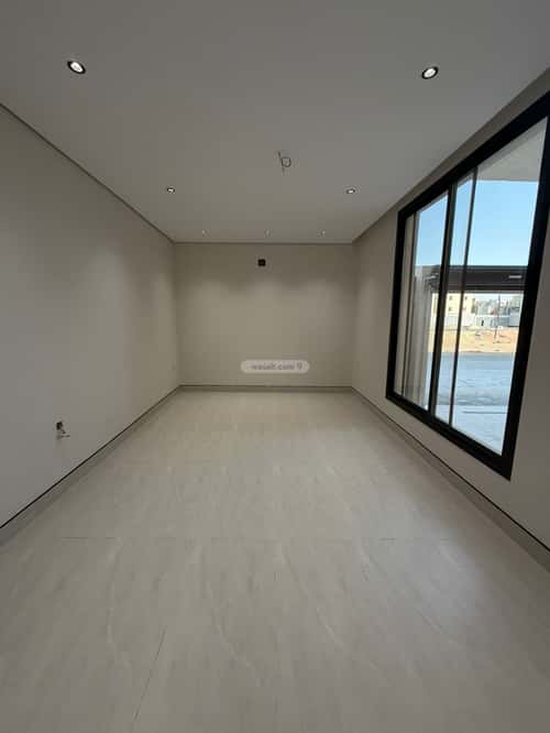 Villa 220 SQM with 1 Apartment Facing South Al- Nadwah, East Riyadh, Riyadh