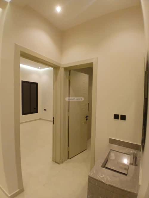 Floor 181 SQM with 5 Bedrooms Al-Janadriyah, East Riyadh, Riyadh