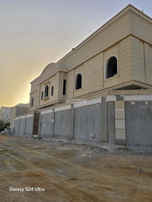 Building 895 SQM with 3 Floors Facing South Al-Buhayrat, North Jeddah, Jeddah