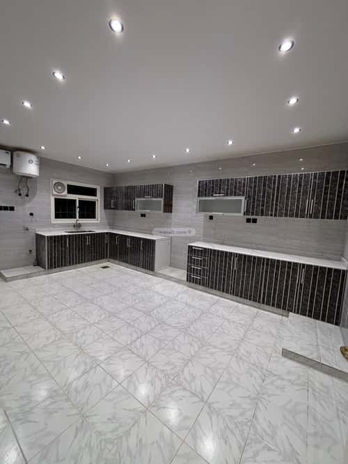 Floor 212 SQM with 4 Bedrooms Mugharazat, North Riyadh, Riyadh