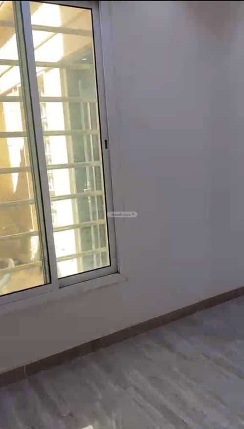 فيلا 250 متر مربع شمالية على شارع 18م بدر، جنوب الرياض، الرياض