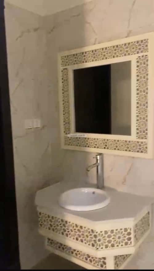 فيلا 250 متر مربع شمالية على شارع 18م بدر، جنوب الرياض، الرياض