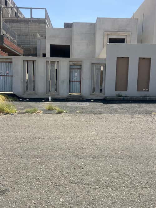 فيلا 900 متر مربع شرقية على شارع 20م التعاون، أبها