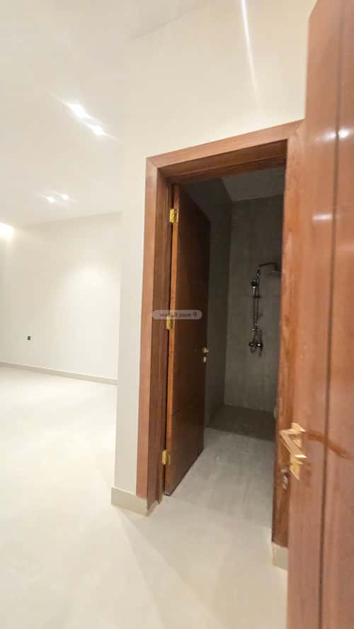 Floor 247.12 SQM with 7 Bedrooms Al-Janadriyah, East Riyadh, Riyadh