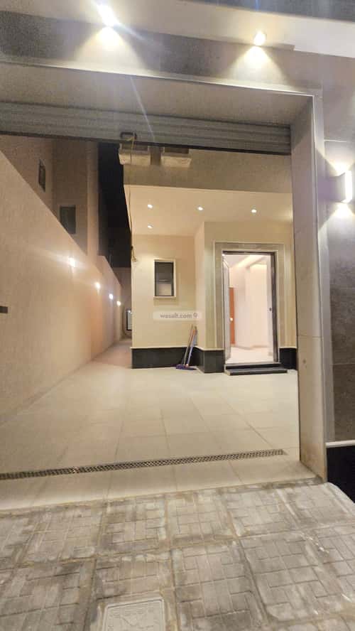 Floor 247.12 SQM with 7 Bedrooms Al-Janadriyah, East Riyadh, Riyadh