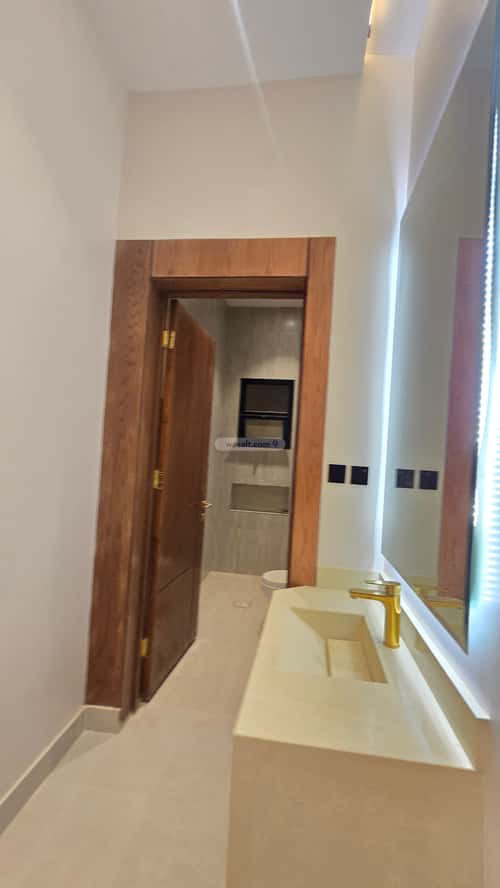 Floor 247.12 SQM with 7 Bedrooms Al-Janadriyah, East Riyadh, Riyadh