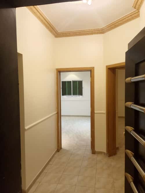 Building 2100 SQM Facing West Al-Ghadeer, North Riyadh, Riyadh