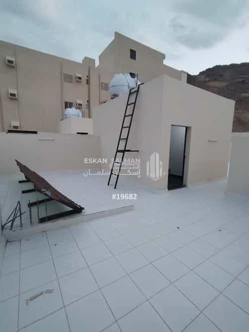 Floor 308 SQM with 5 Bedrooms Al Salam, Madinah