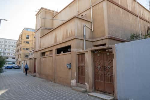 Villa 427 SQM with 1 Apartment Facing North Al Jubail, Jubail