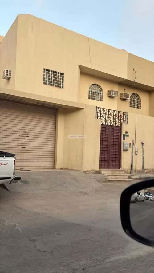فيلا 325 متر مربع شرقية على شارع 15م الوادي، شمال الرياض، الرياض