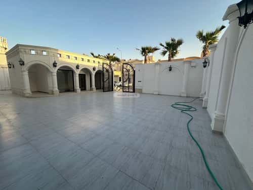 Villa 945 SQM with 2 Apartments Facing South Al-Muanisiyah, East Riyadh, Riyadh