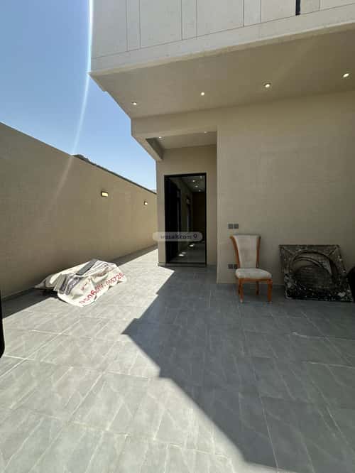 Floor 204.77 SQM with 5 Bedrooms Al-Janadriyah, East Riyadh, Riyadh