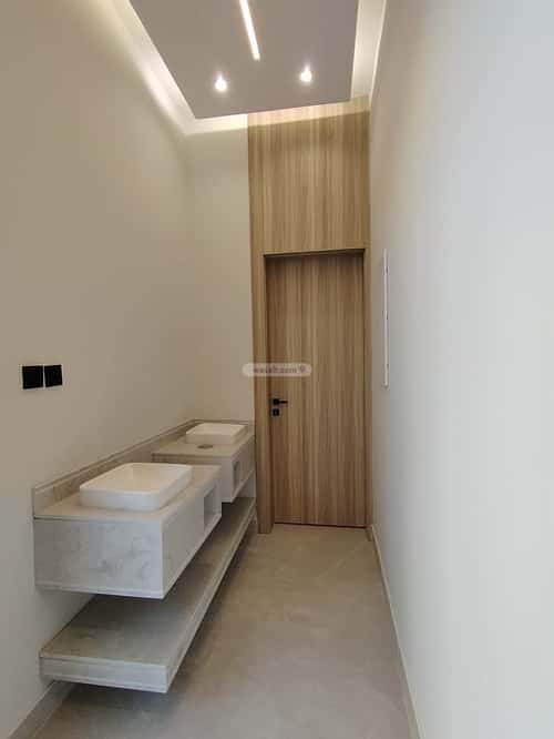 Floor 204.77 SQM with 5 Bedrooms Al-Janadriyah, East Riyadh, Riyadh