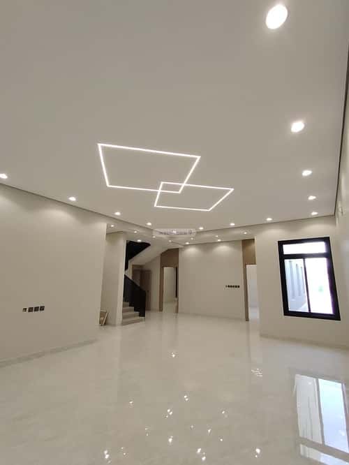 Floor 204.77 SQM with 5 Bedrooms Al-Janadriyah, East Riyadh, Riyadh