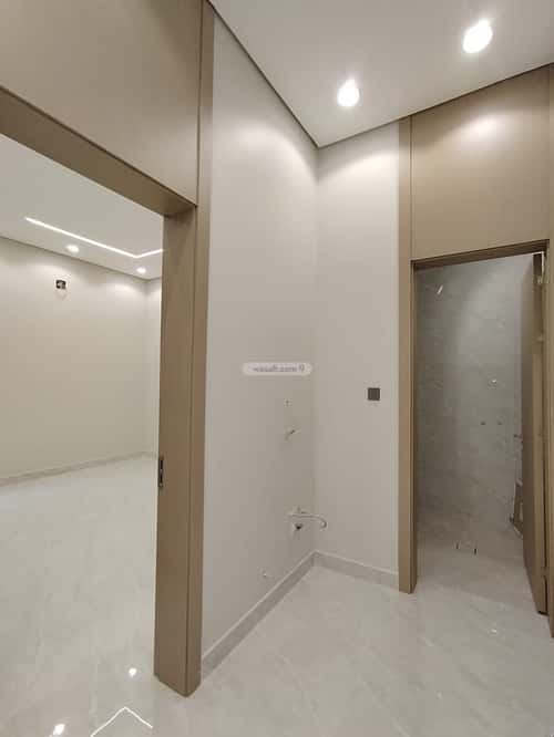 Floor 204.77 SQM with 5 Bedrooms Al-Janadriyah, East Riyadh, Riyadh