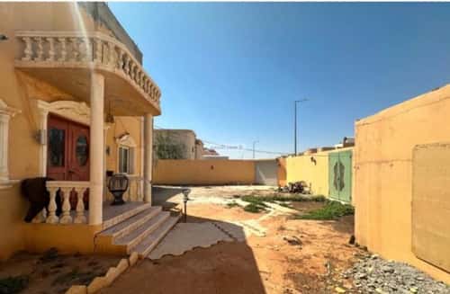 فيلا 816 متر مربع شمالية غربية على شارع 15م إشبيلية، شرق الرياض، الرياض