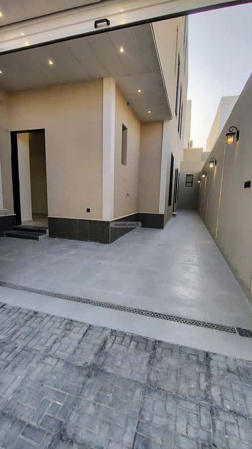 Floor 180.76 SQM with 5 Bedrooms Al- Nadwah, East Riyadh, Riyadh