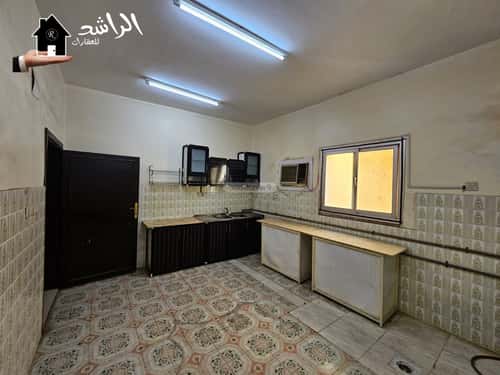 فيلا 411.8 متر مربع شرقية على شارع 40م وسط المدينة، عنيزة