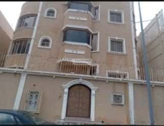 فيلا 437 متر مربع مع 3 شقق واجهة جنوبية الياسمين، الطائف