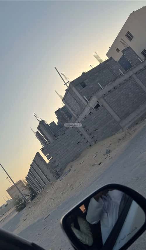 فيلا 482 متر مربع ثلاثة شوارع على شارع 32م ضاحية الملك فهد، الدمام