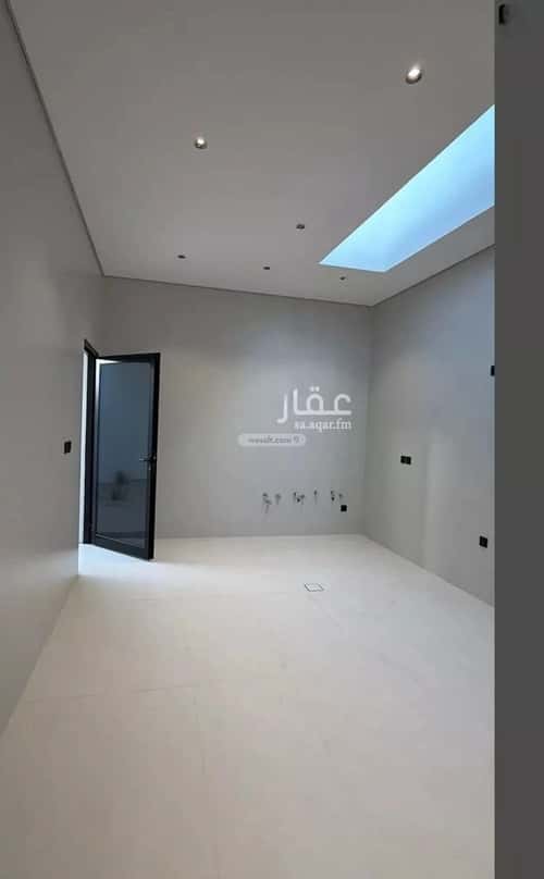 فيلا 307.5 متر مربع جنوبية على شارع 20م الصواري، الخبر