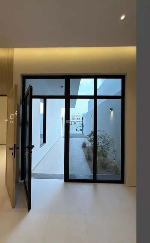 فيلا 307.5 متر مربع جنوبية على شارع 20م الصواري، الخبر