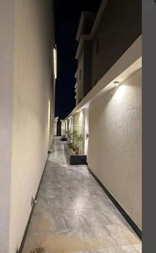 فيلا 331.25 متر مربع شمالية على شارع 15م الصواري، الخبر