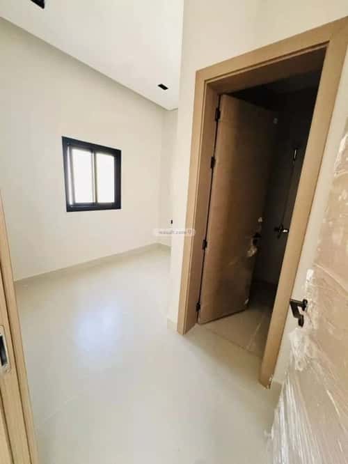 فيلا 240 متر مربع جنوبية على شارع 18م المعيزيلة، شرق الرياض، الرياض