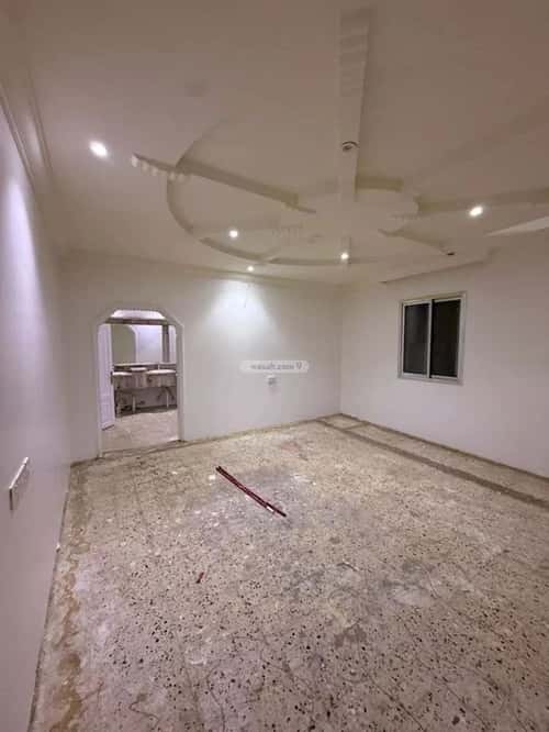 Floor 400 SQM with 5 Bedrooms Middle Al-Uraija, West Riyadh, Riyadh
