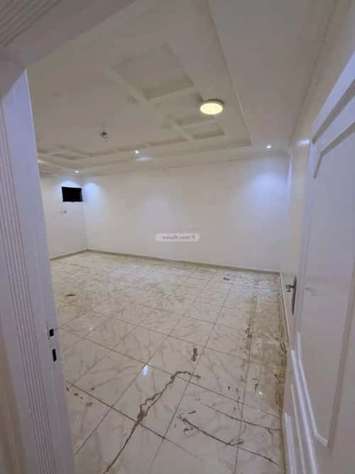 Floor 400 SQM with 5 Bedrooms Middle Al-Uraija, West Riyadh, Riyadh