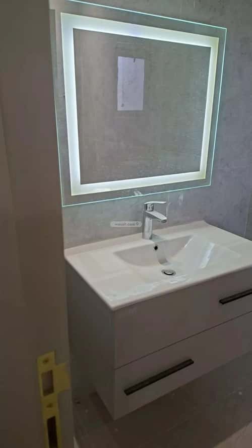 Floor 455.81 SQM with 5 Bedrooms Al-Mahdiyah, West Riyadh, Riyadh
