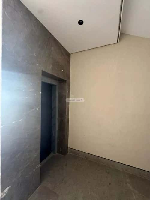 Floor 1290 SQM with 4 Bedrooms King Fahd, North Riyadh, Riyadh