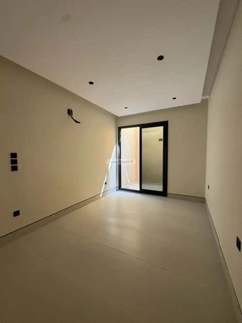 Floor 1290 SQM with 4 Bedrooms King Fahd, North Riyadh, Riyadh