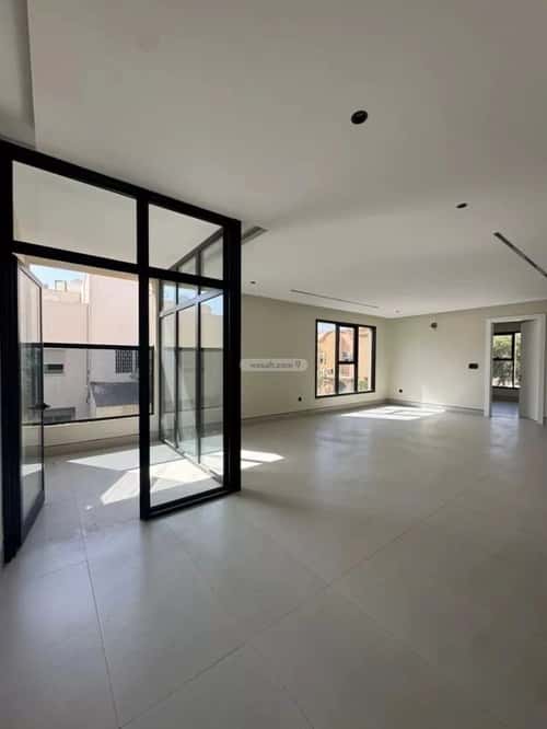 Floor 1290 SQM with 4 Bedrooms King Fahd, North Riyadh, Riyadh