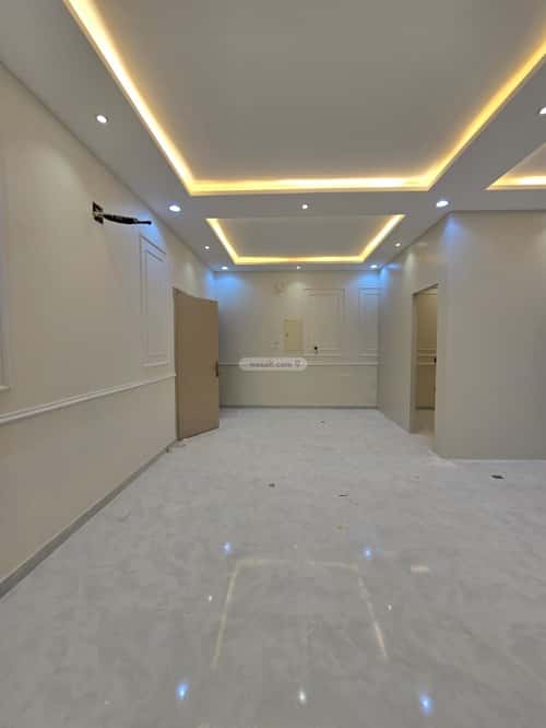 Apartment 350 SQM with 4 Bedrooms Middle Al-Uraija, West Riyadh, Riyadh