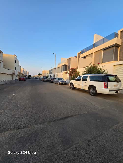 فيلا 864 متر مربع مع 3 شقق واجهة جنوبية طيبة، شمال جدة، جدة